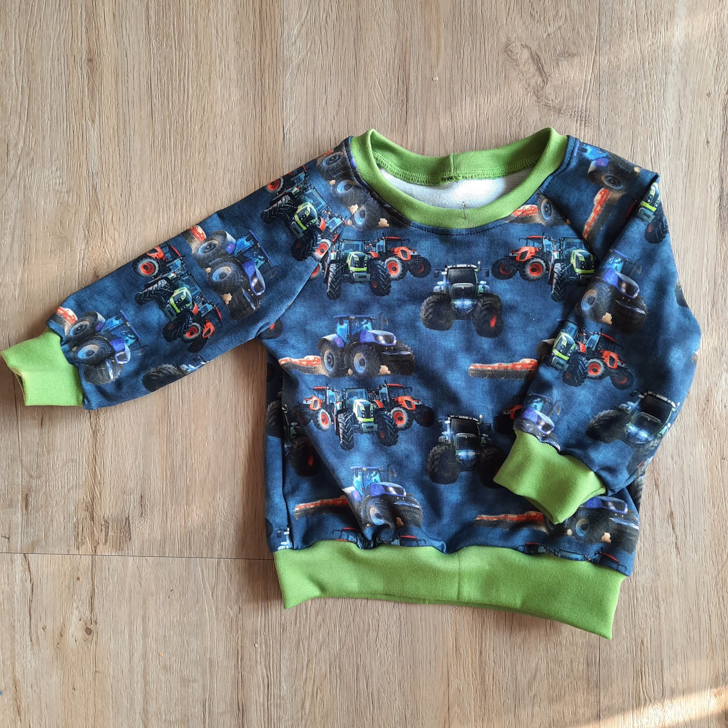 Raglanpullover Traktor handmade